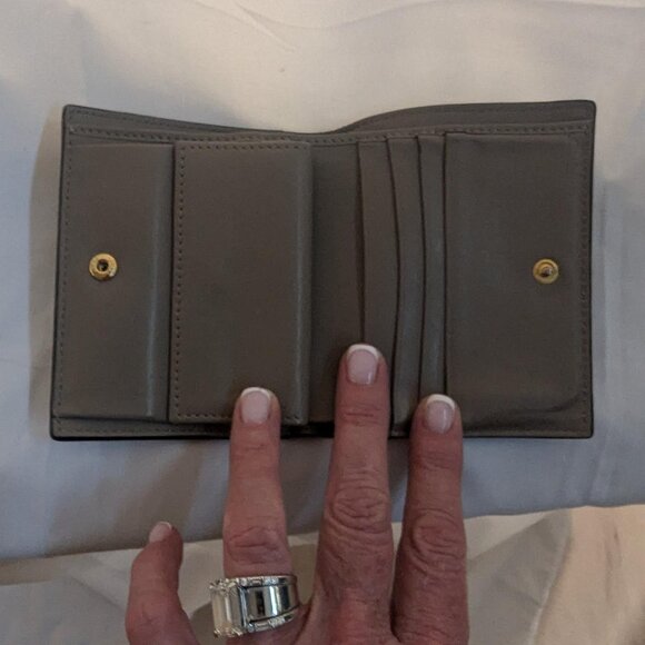 Fendi Neutral Leather F Bifold Wallet - Picture 4 of 10